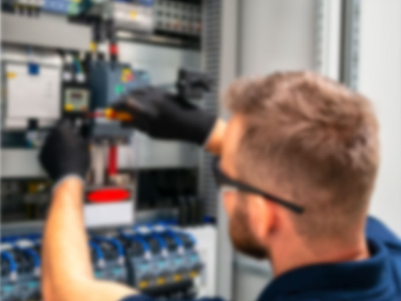 Nieder&shy;spannungs&shy;anlagen bei Schlesinger Solutions in Michelau